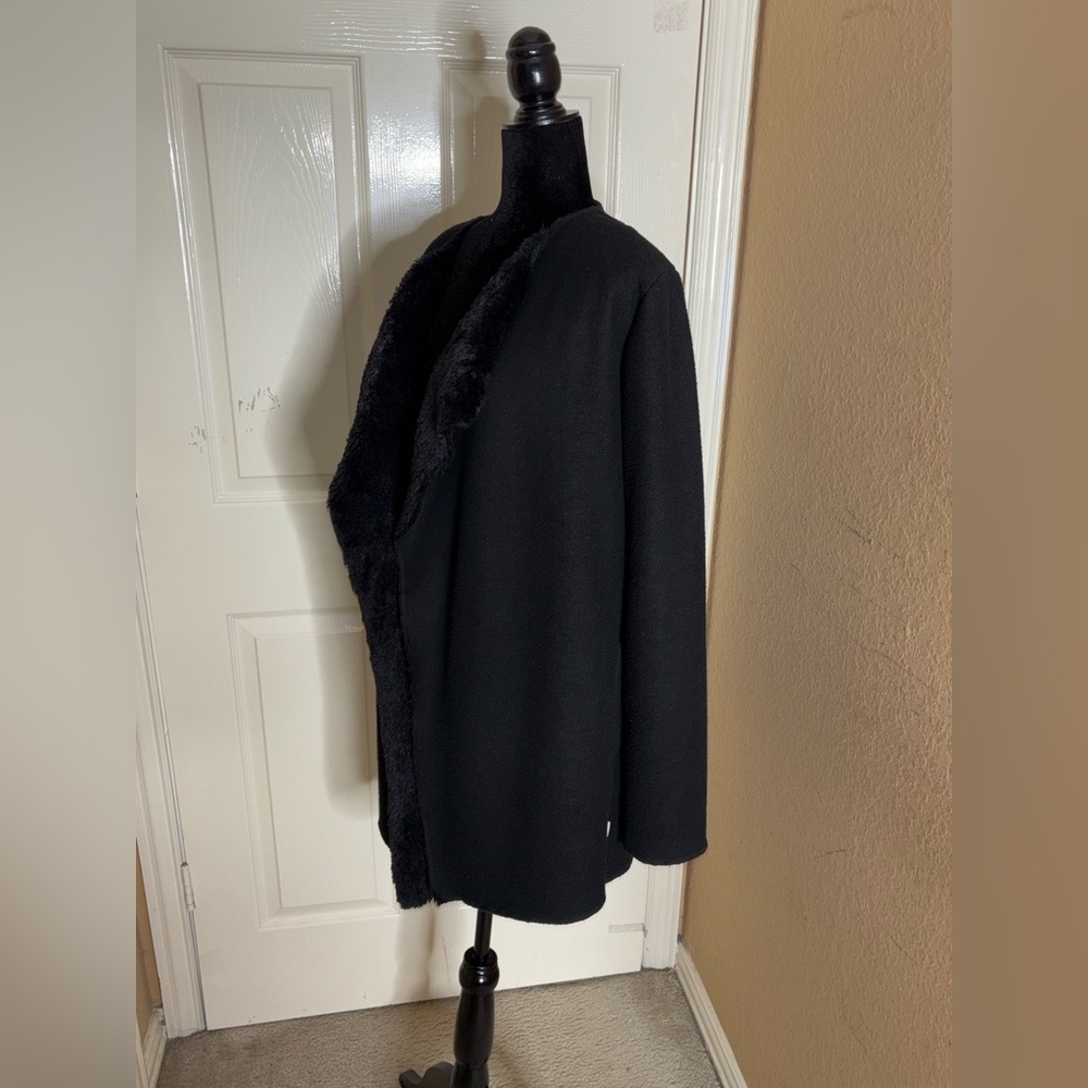 UGG Abriana Black Fleece Faux Fur Lined Shawl Cardigan Size Medium Women​​ - Picture 3 of 11